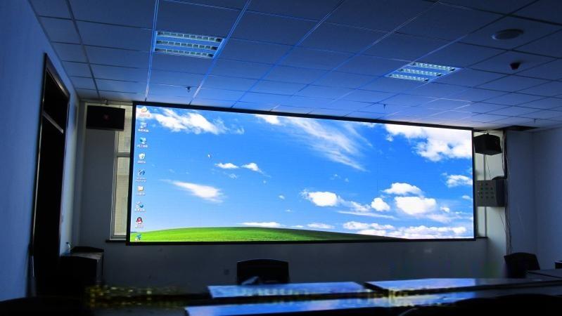 室內顯示屏使用小間距led顯示屏的優勢！